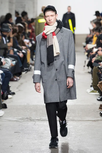 Look 16